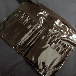 Royal & Langnickel 28-Compartment Black Brush Belt